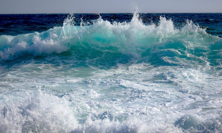 wave-5473869_1280