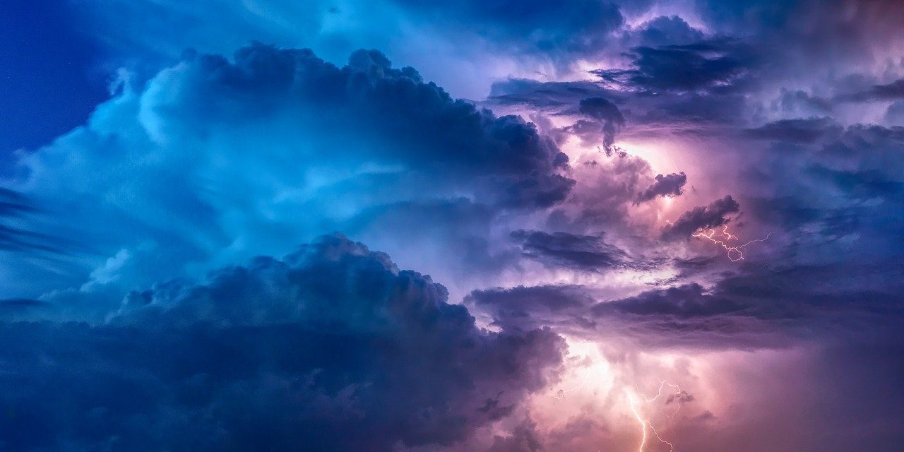 thunderstorm-3625405_1280