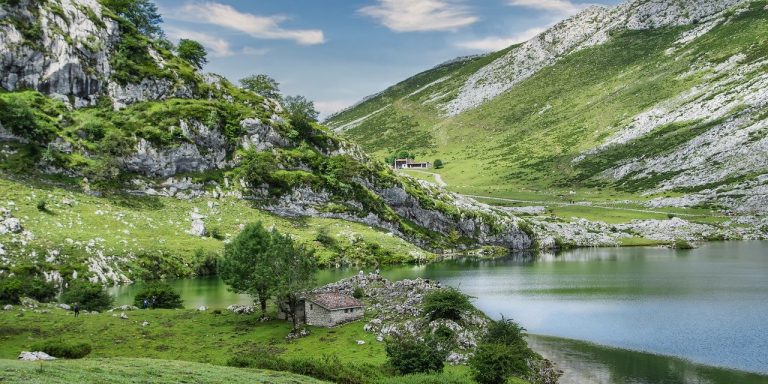 lake-g0b7c1738f_1280