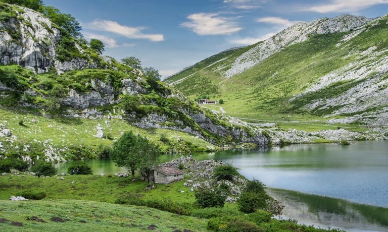 lake-g0b7c1738f_1280