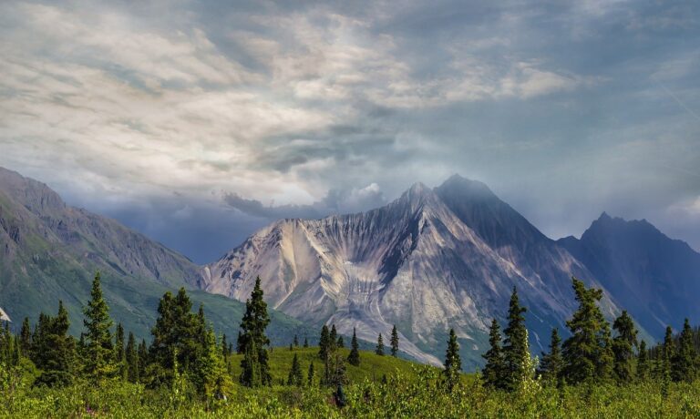 Photo by ELG21 mountains, clouds, weather