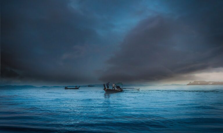 Photo by ELG21 sea, storm, fishermen