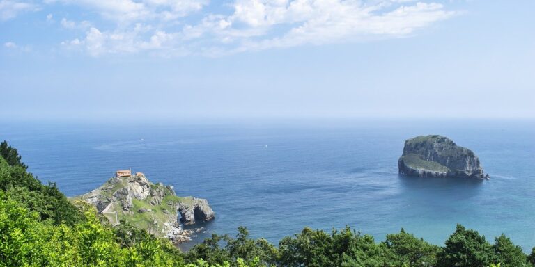 Photo by ELG21 islet, sea, cliffs