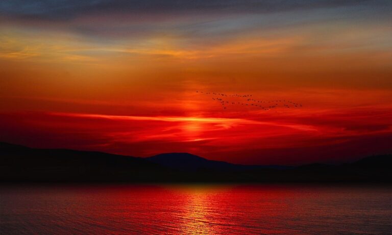 Photo by ELG21 mountain, sunset, sea