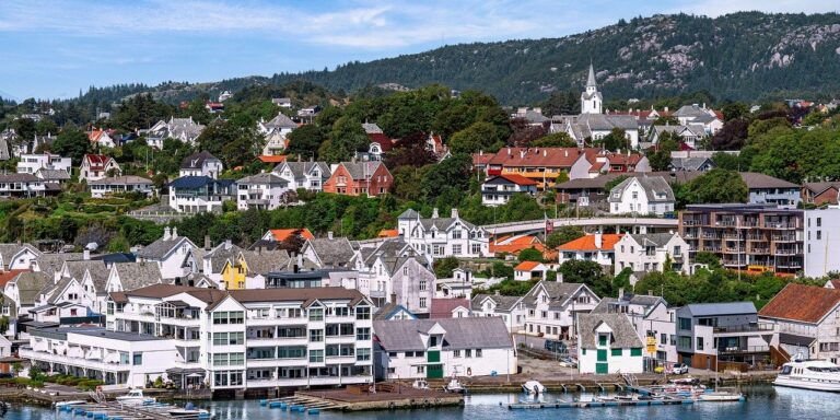 Photo by Ming_SONG perfectly healthy, norway, nature, fjord, landscape, water, heaven, flow, to travel, city