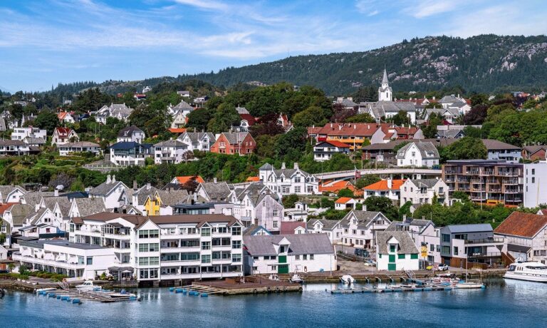 Photo by Ming_SONG perfectly healthy, norway, nature, fjord, landscape, water, heaven, flow, to travel, city