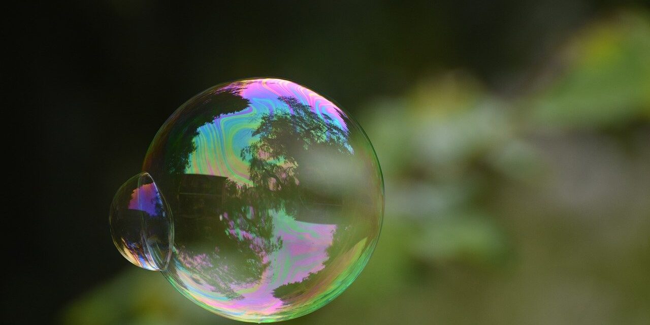 soap bubbles, reflection, balls, fun, garden, nature, hover, soapy water, flying, ease, iridescent