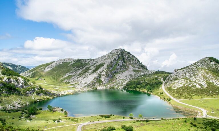 Photo by ELG21 landscape, lake, mountain, darling, clouds, spain, nature, asturias, covadonga