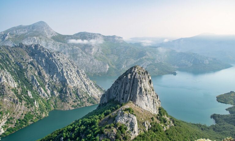 Photo by ELG21 landscape, fog, mountain, hiking, riaño, spain, nature, forest