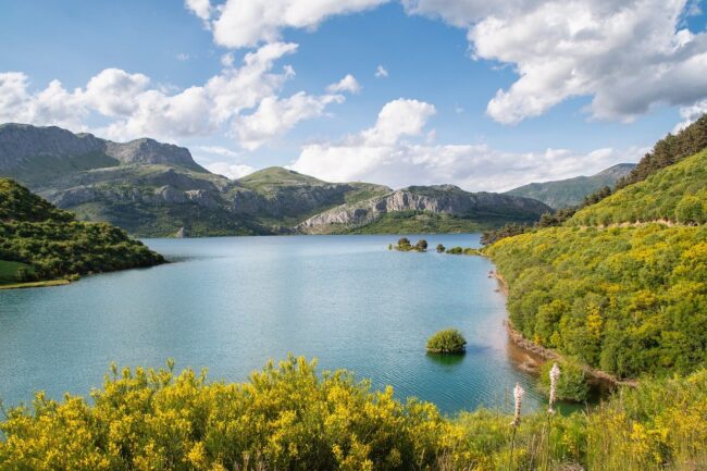 Photo by ELG21 landscape, lake, moutains, clouds, vegetation, nature, hiking
