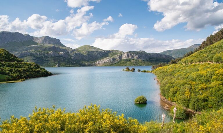 Photo by ELG21 landscape, lake, moutains, clouds, vegetation, nature, hiking