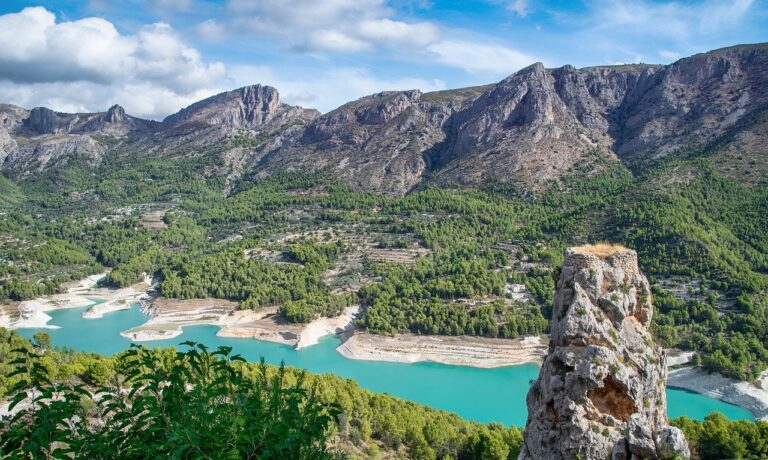 Photo by ELG21 landscape, lake, moutains, darling, clouds, vegetation, nature